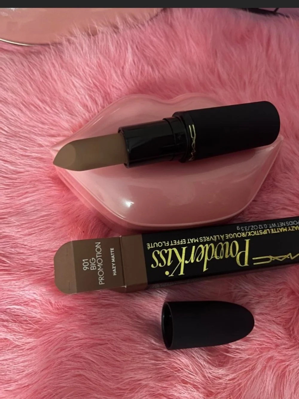 MAC Cosmetics creamy hazy